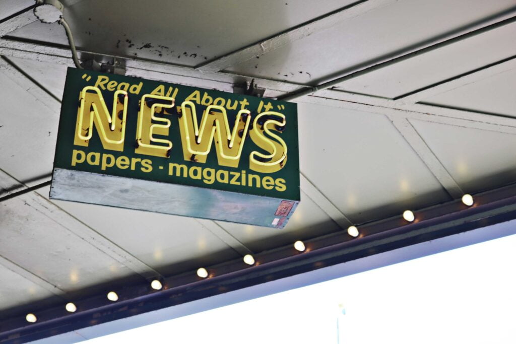 News, papers magazine sign